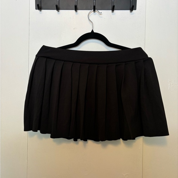 Stretchy Black Pleated Mini Skirt - Picture 1 of 2